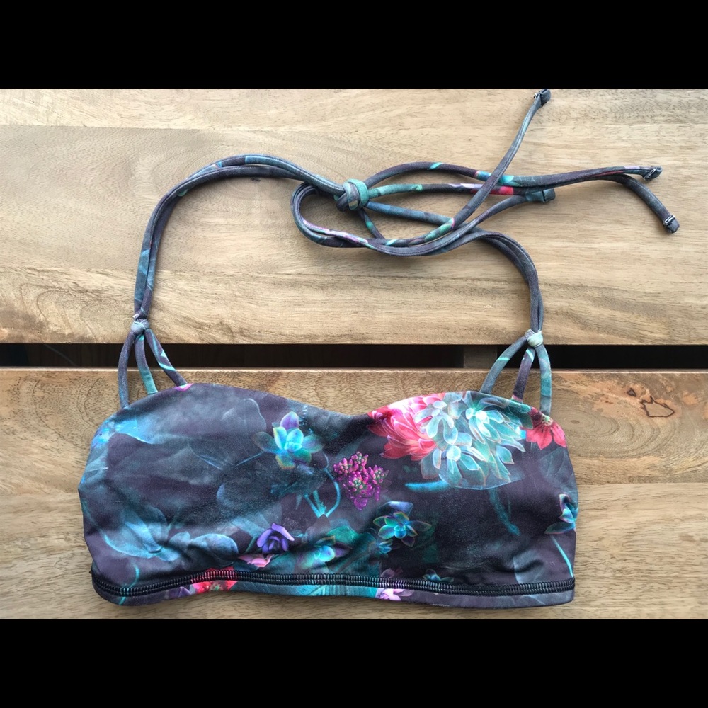 Lululemon Sports Bra, size 6, halter